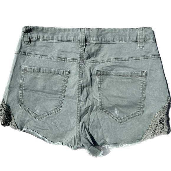 Ardene Army Green High  Waisted Shorts Size Medium Ladies - Picture 3 of 5